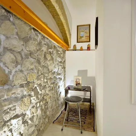 In Corfu Town Apartment *